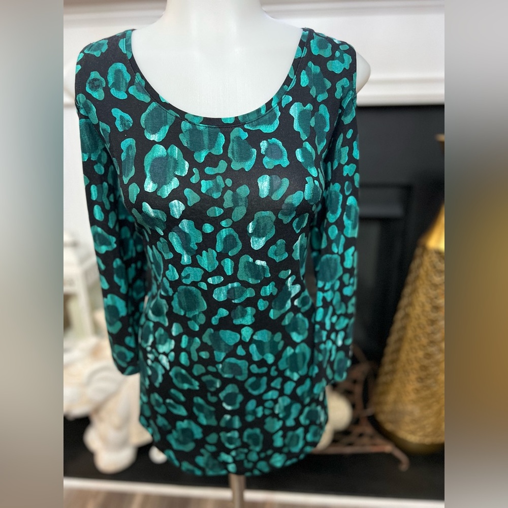 JM Collection teal and black top